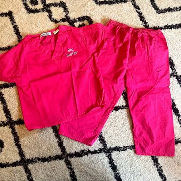 Scoots Brand Hot Pink Embroidered Big Sister Scrub Set Size 3T - Picture 2 of 7
